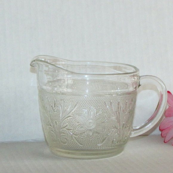 Vintage ANCHOR HOCKING GLASS Sandwich Creamer Cream Milk Pitcher - Picture 1 of 10